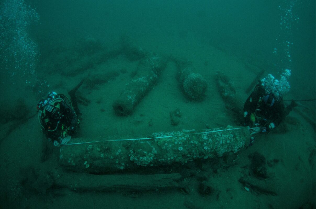 9. Barnwells measuring a cannon©Maritime Archaeology Trust, Norfolk Historic Shipwrecks Ltd